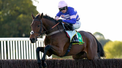 Johnny de la Hey moves horses in blow to Paul Nicholls’ yard