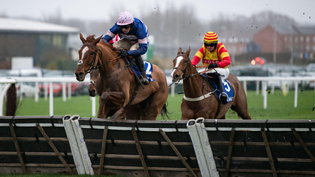Ffos Las result: Captain Teague reels in Paul Nicholls' runaway favourite Tutti Quanti